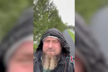 Так что со «смертью» Кадырова? На видео он уверяет, что дождь его бодрит, но в тот день в Москве и Грозном осадков не было