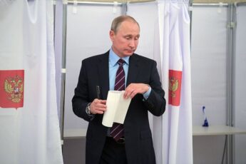 «Ведомости»: Кремль рассматривает иноагента кандидатом на выборах президента РФ
