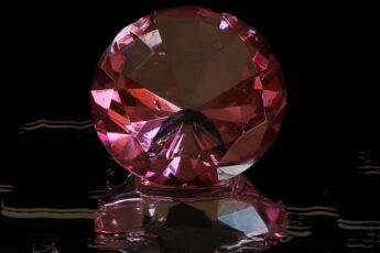 Розовые алмазы вырвались на поверхность Земли после распада первого суперконтинента