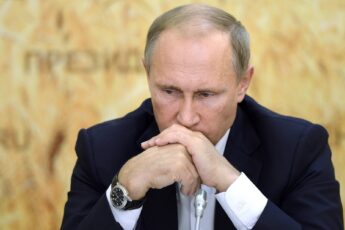 Пока ВЦИОМ бодро рапортует о том, что всё хорошо, рейтинг Путина пробил дно